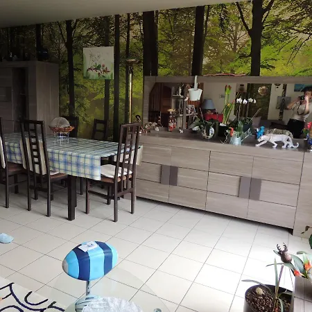 With 2 Bedrooms In With Enclosed Garden And Wifi 아파트 *