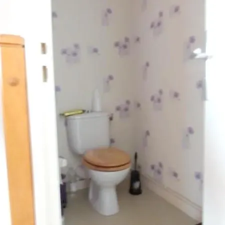 With 2 Bedrooms In With Enclosed Garden And Wifi * 르망