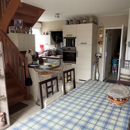 아파트 With 2 Bedrooms In With Enclosed Garden And Wifi *