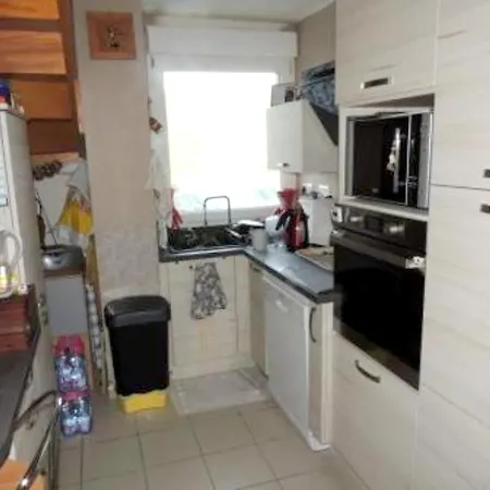 With 2 Bedrooms In With Enclosed Garden And Wifi 아파트 르망