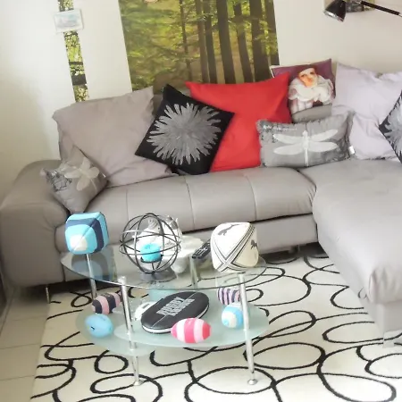 아파트 With 2 Bedrooms In With Enclosed Garden And Wifi