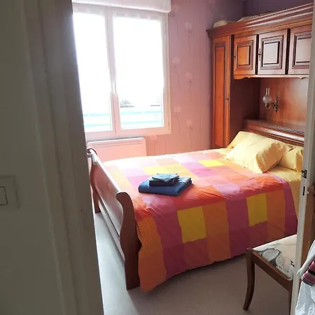 아파트 With 2 Bedrooms In With Enclosed Garden And Wifi